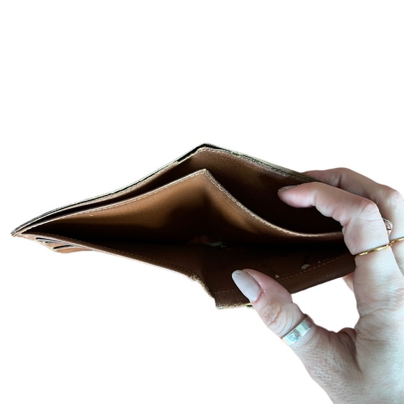 AUTHENTIC Louis Vuitton mens monogrammed bifold wallet - Picture 6 of 6